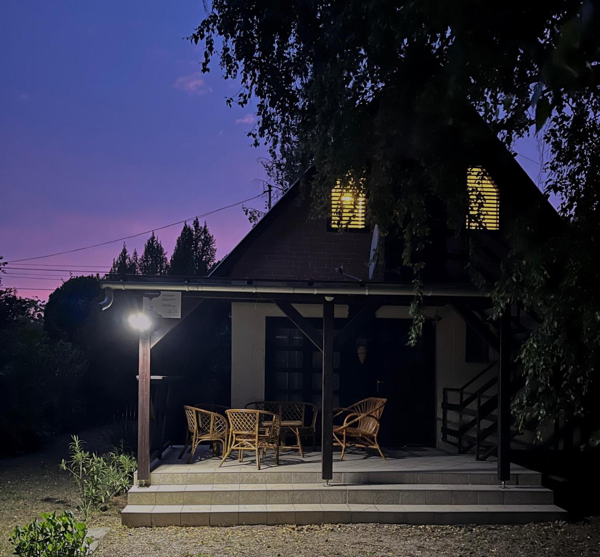 Aranypart Vendégház - Tiszakécske Extérieur photo