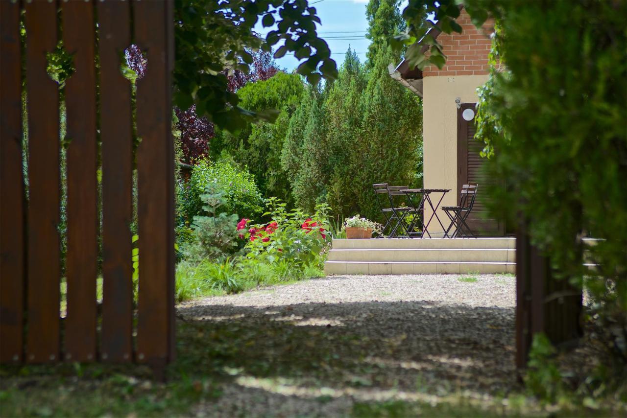Aranypart Vendégház - Tiszakécske Extérieur photo